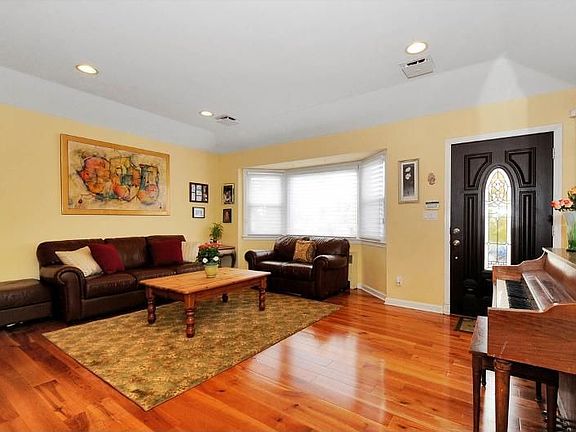 2nd image of 26 Kathleen Dr E