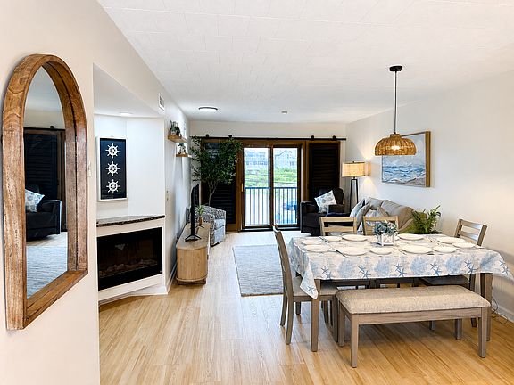 5th image of 51 Hiering Ave #14B