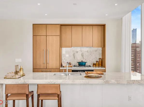 501 3rd Avenue 20C image 2 of 16