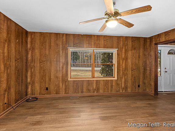 4th image of 16078 Northland Dr NE