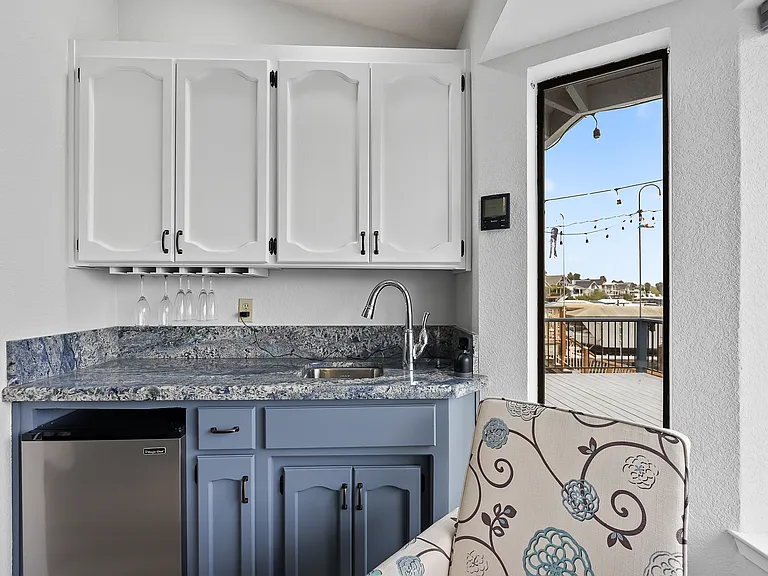 1954 Seal Way — Photo 8