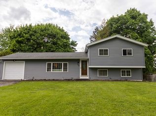 703 Pinnacle Rd, Pittsford, NY 14534