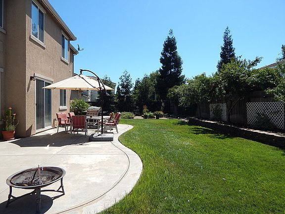 5th image of 972 Roundstone Dr