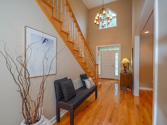 3rd image of 142 Hays Farm Ct