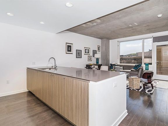 5th image of 45 Bartlett St Unit 313