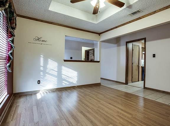 5th image of 325 Warbler Dr