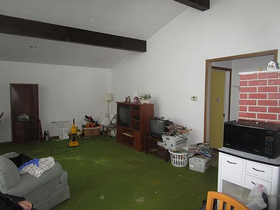 5th image of 417 E Lake Front Dr