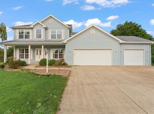 1703 Deer Run Dr, Mahomet, IL 61853