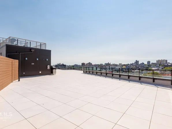 540 Waverly Avenue image 10 of 13