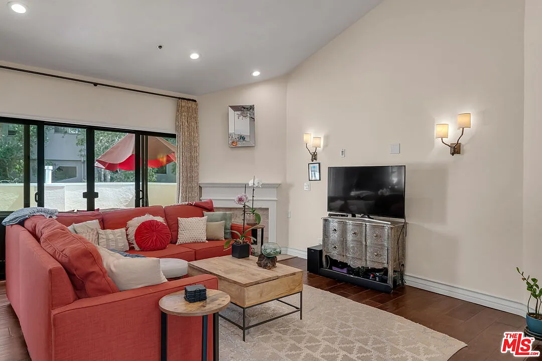 2 bed, 2.5 bath, 1513 sqft, $5,299 — Photo 1