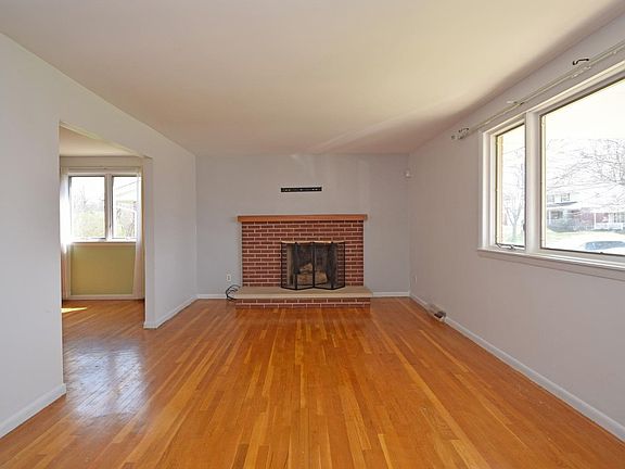 3rd image of 2354 Whitewood Ln