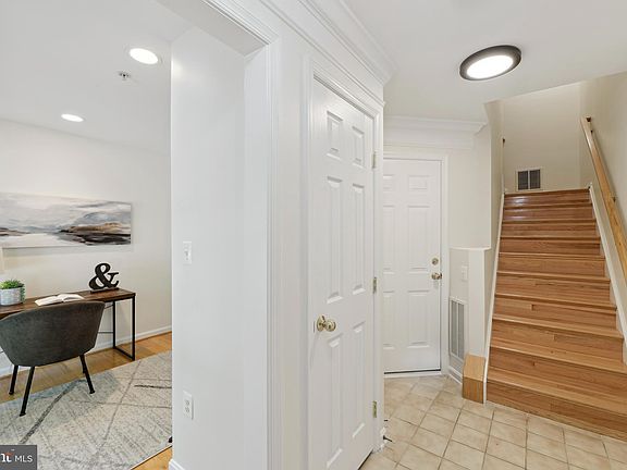 3rd image of 5063 Kilburn St