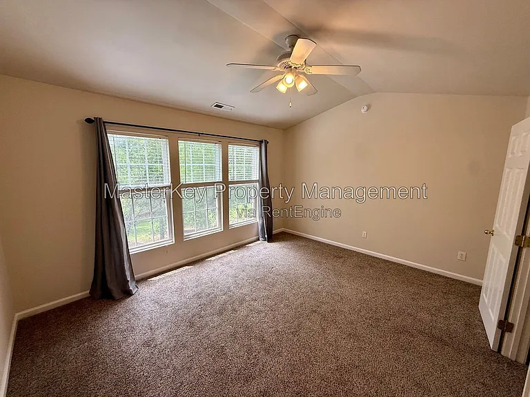 414 Walnut Woods Dr — Photo 13