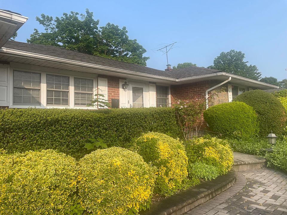 1st image of 218 Willets Ln