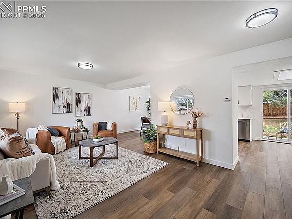4th image of 7160 Alpenwood Way