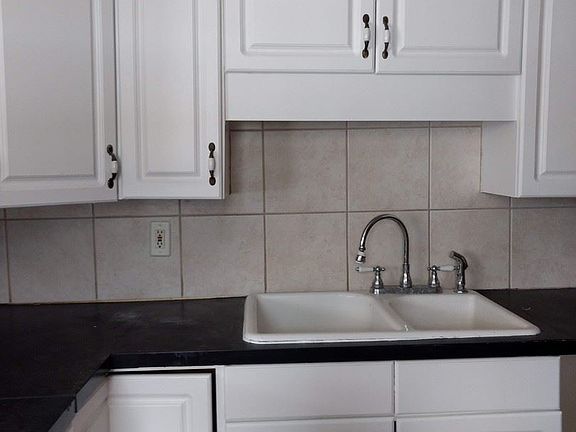 5th image of 2044 Hoyt St