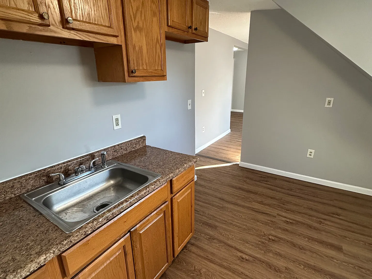 3 bed, 1100 sqft, $1,749 — Photo 2
