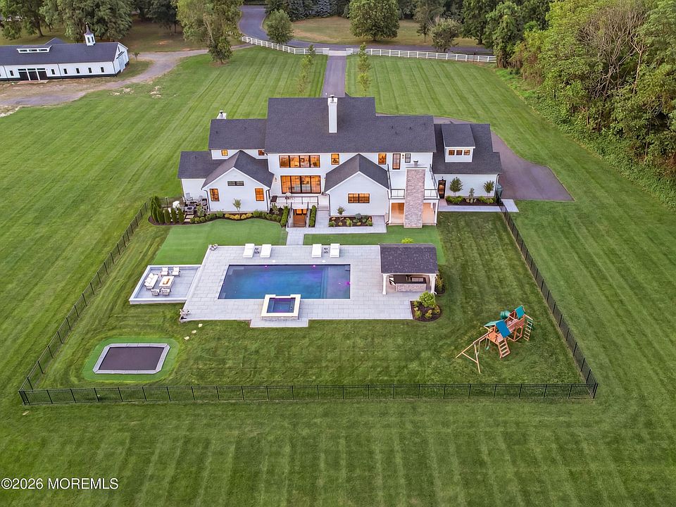 1st image of 8 Hillcrest Drive