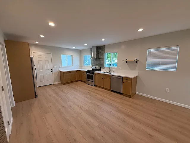 2449 Channel Dr — Photo 9