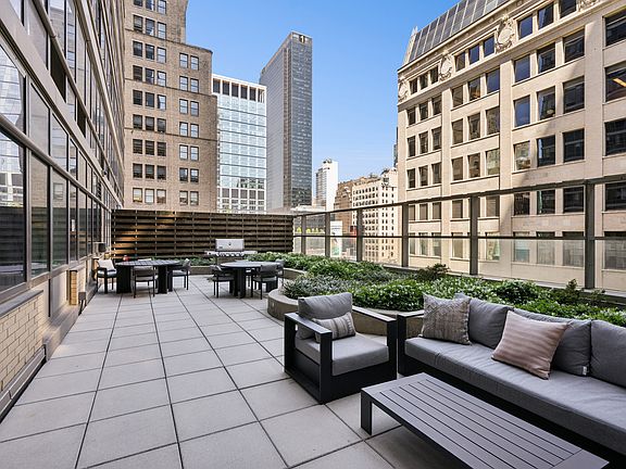 5th image of 125 W 31st St APT 40E