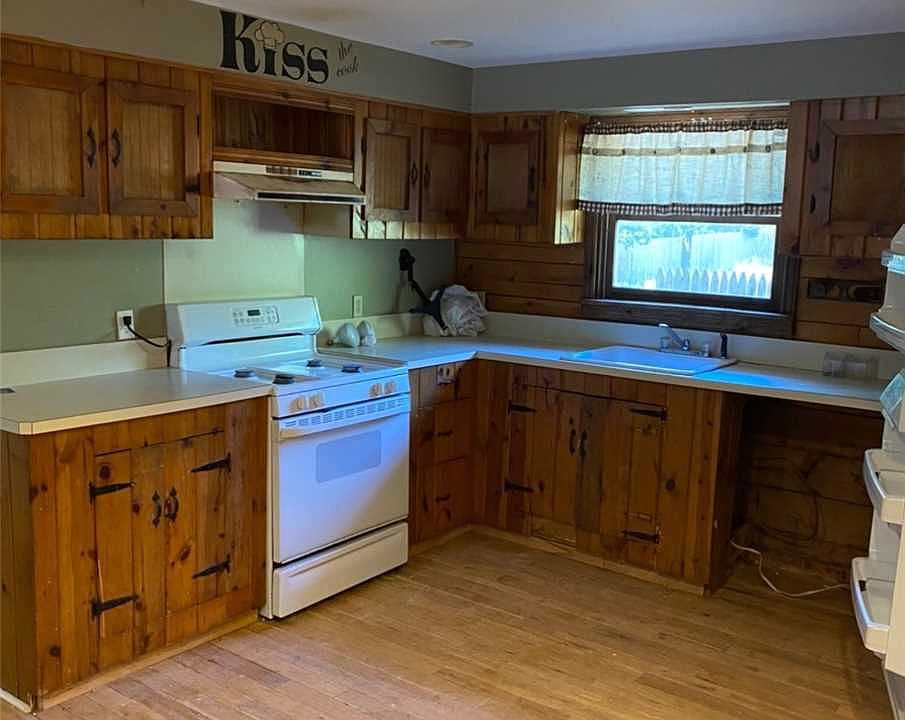 2nd image of 300 Ridge Rd