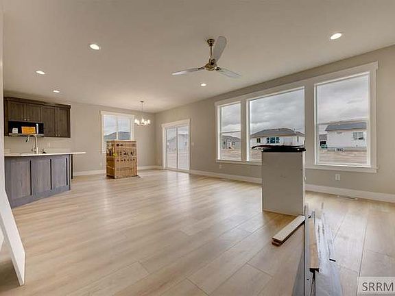 3rd image of 3137 Riata Ln