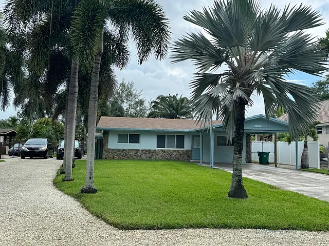 Building Photo - 4340 SW 53rd Ave