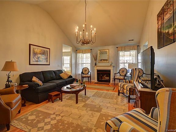 5th image of 239 Castle Creek Dr #401