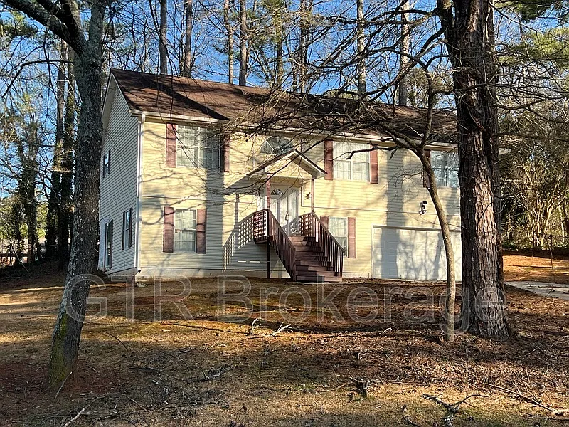 3 bed, 2.5 bath, 1920 sqft, $1,950 — Photo 1