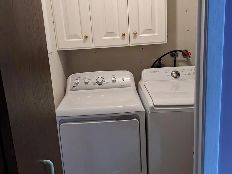 366 Washington Ct — Photo 13