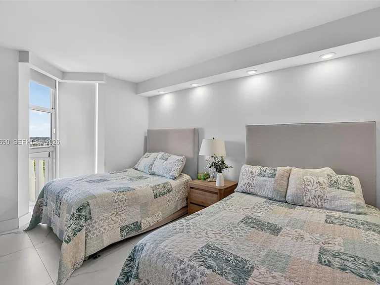 1000 Island Blvd #1410 — Photo 44