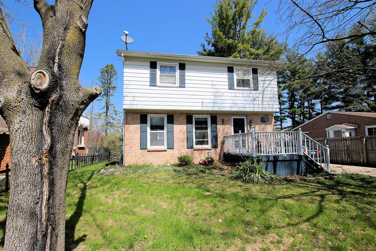 723 W Bond St photo 1