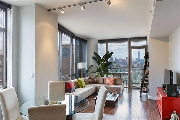 Sold by R New York | media 2
