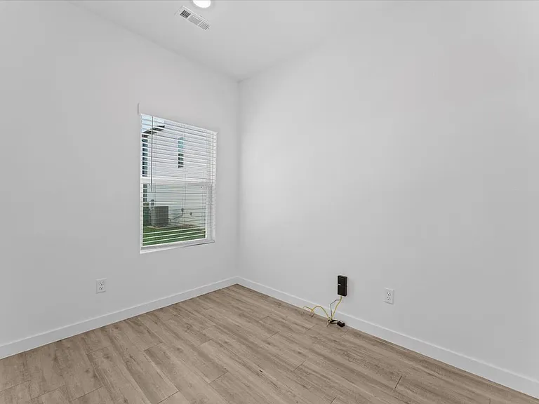 941 Ventnor Ave — Photo 21