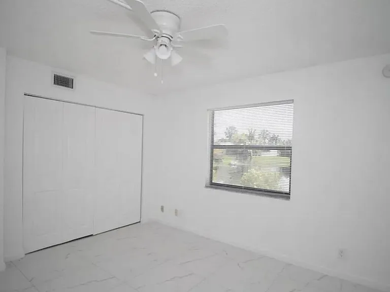 11432 NW 45th St — Photo 7