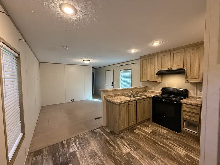 4719 Middle Rd — Photo 2
