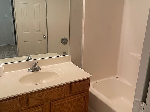 4th image of 303 N Clinton Ave #A
