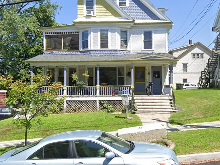 200 Maple St #1 — Photo 1