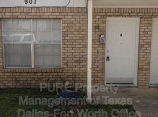 901 S Mesquite St APT B, Arlington, TX 76010