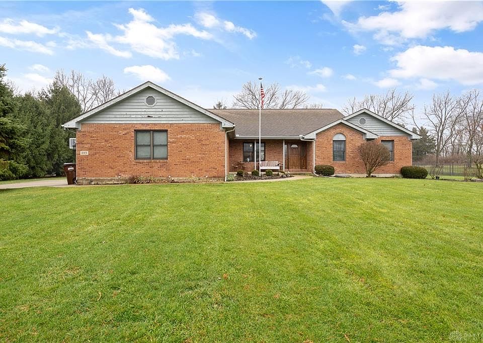 1st image of 285 Zeller Dr
