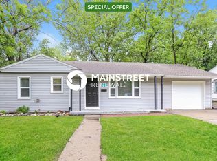 5302 N Garfield Ave, Gladstone, MO 64118