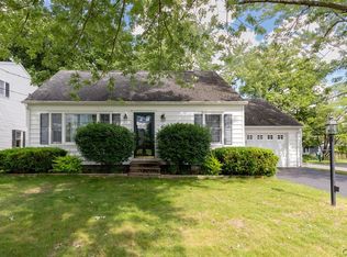 329 Sunset Dr, East Syracuse, NY 13057
