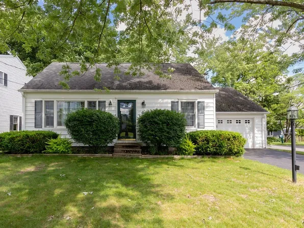 329 Sunset Dr, East Syracuse, NY 13057