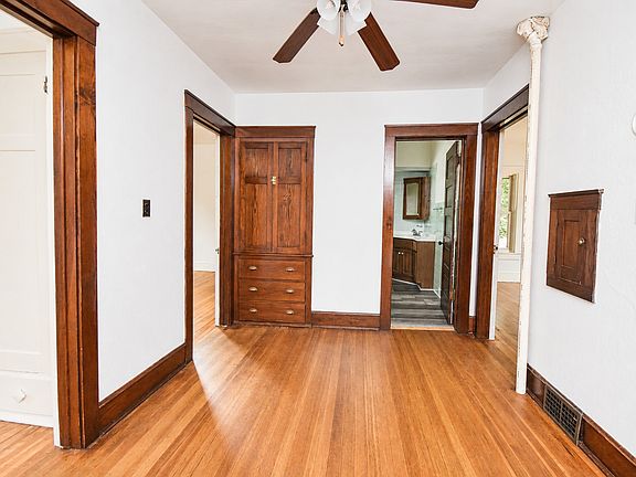3rd image of 610 N McLean St