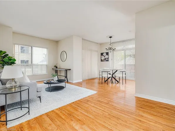 810 Scollard Ct #206, Mississauga, ON L5V 0A4