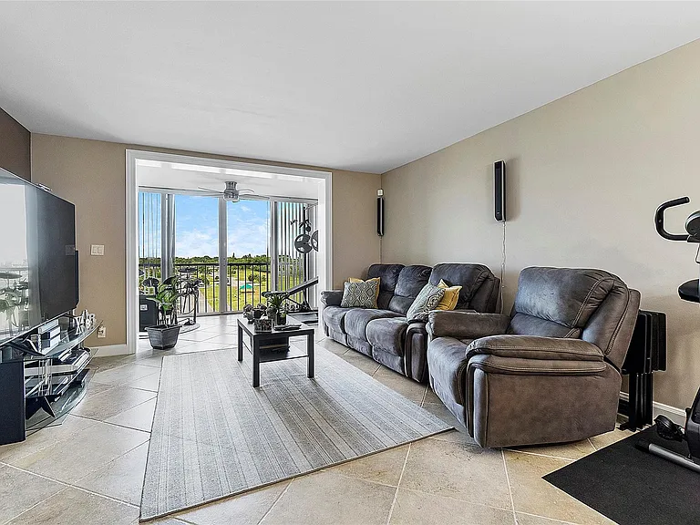 4550 NW 18th Ave #505 — Photo 9