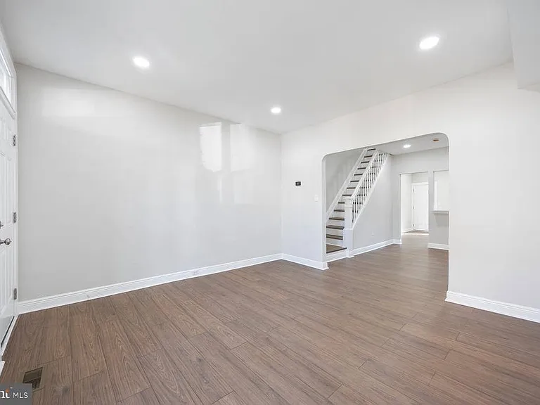 117 Collins Ave S — Photo 4