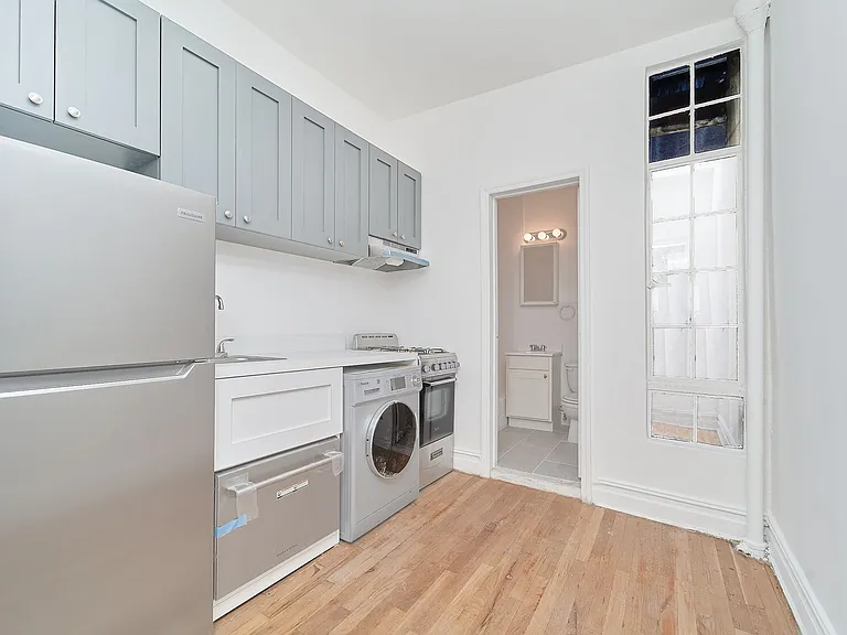 421 E 80th St #4C — Photo 4