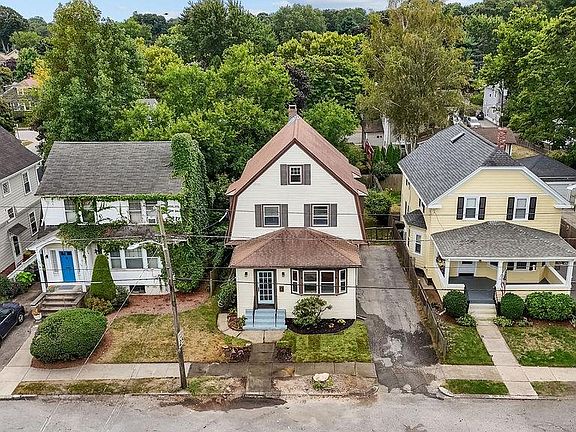 2nd image of 170 Bartlett Ave