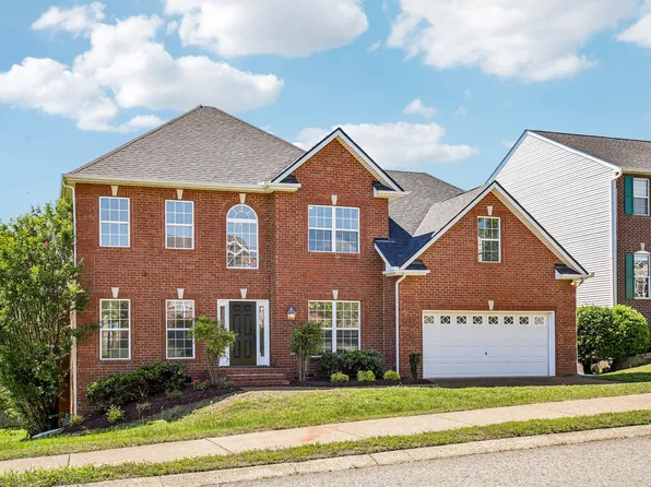 101 Fieldcrest Ct, Hendersonville, TN 37075